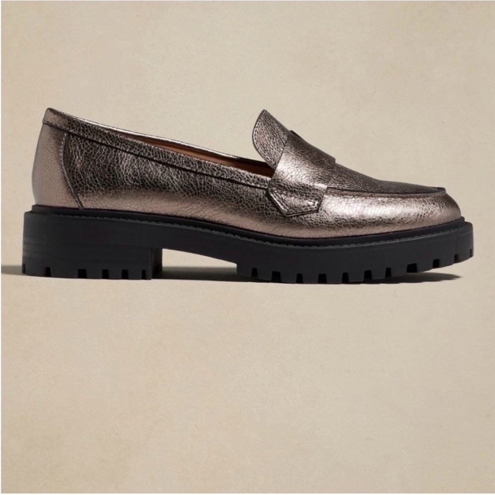 Banana Republic Vee St Pewter Lug Sole  Penny Loafer Sz 9 Metallic Neutral
